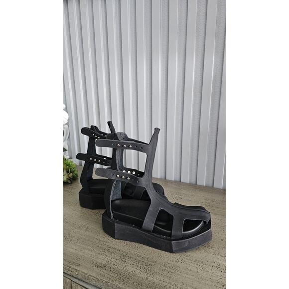 Black Platform Gladiator Sandals ,Cutout Design , Vegan Leather, Size 8.5 - Picture 3 of 6